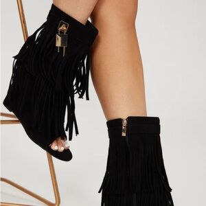 Fashion Nova “New Girl on Da Block” Flat Sandals